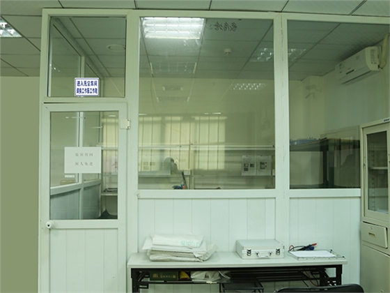 蓝炬液晶屏装配无尘工作区